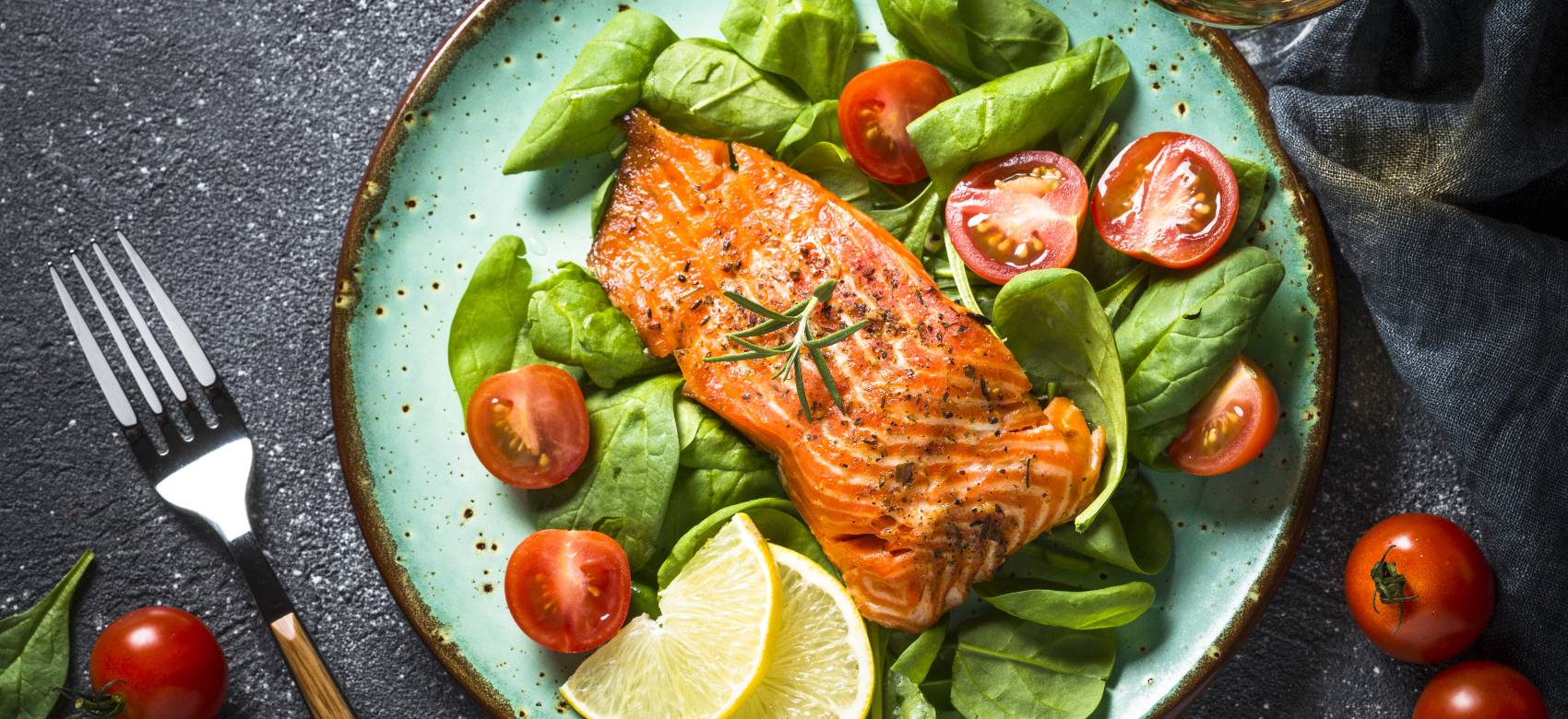 Salmão no Forno com Limão e Batata Doce Salmão no Forno com Limão e Batata Doce